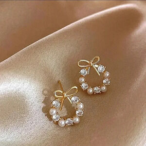 Christmas Wreath Round Pearl Cubic Zirconia Minimalist Earrings